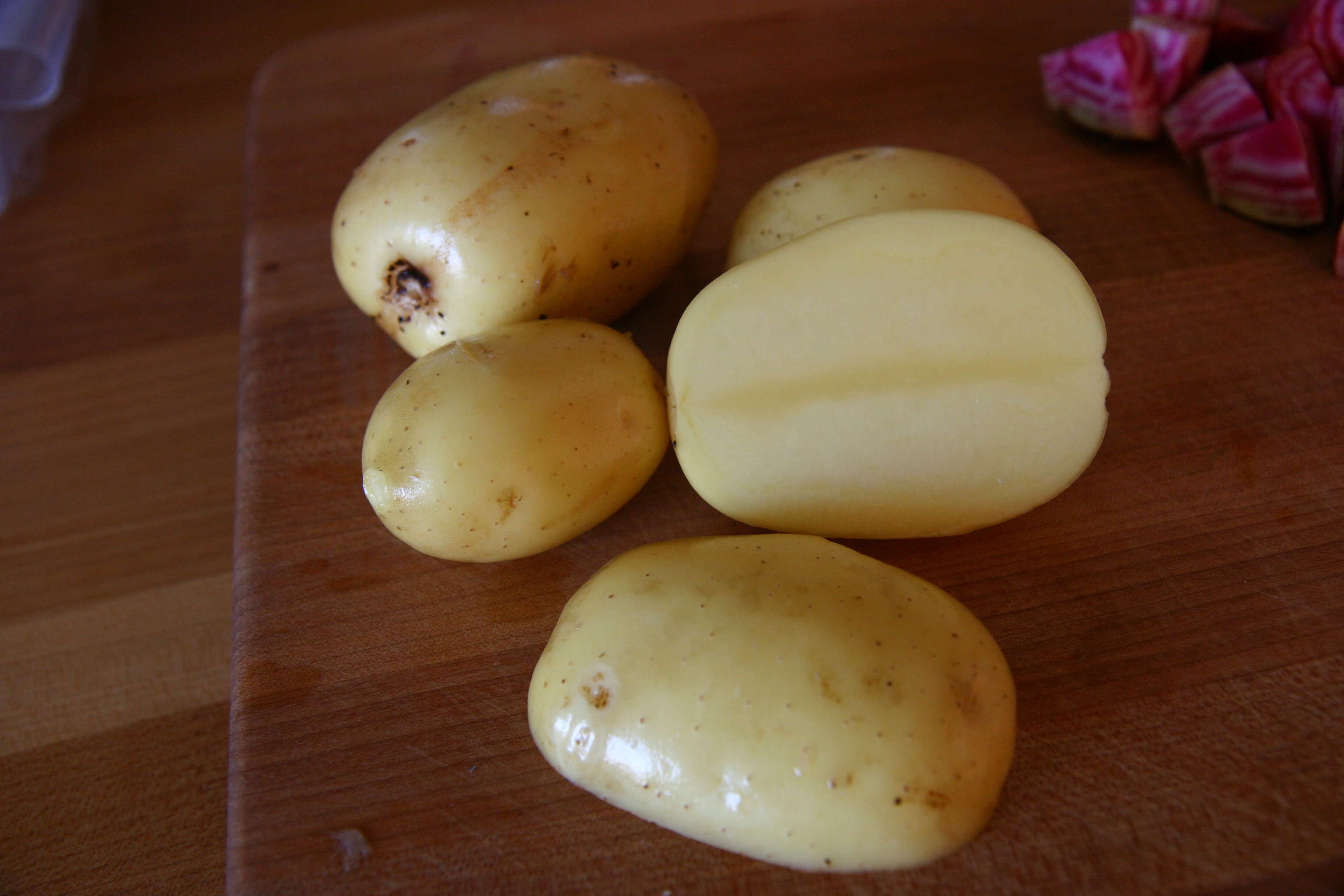 Creating the Mona Lisa out of Monalisa potatoes